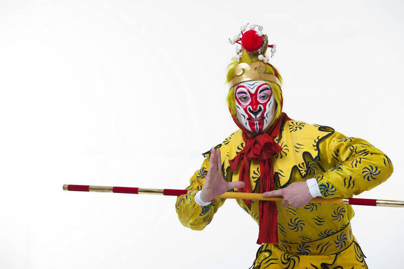 中年人,一个人,演员,横图,彩色,白色背景,正面,化妆,北京,中国,亚洲,仅一个人,表演,艺术,造型,鲜艳,头饰,图片,注视,文化,脸谱,观察,看,表情,姿势,摄影,服饰,观看,动作,察看,关注,中国文化,金箍棒,戏剧,民族服饰,演出服,京剧,东亚,国粹,美猴王,男人,中国人,半身,影棚拍摄,化装,中国戏曲,武生,传统文化,舞台妆,bj174