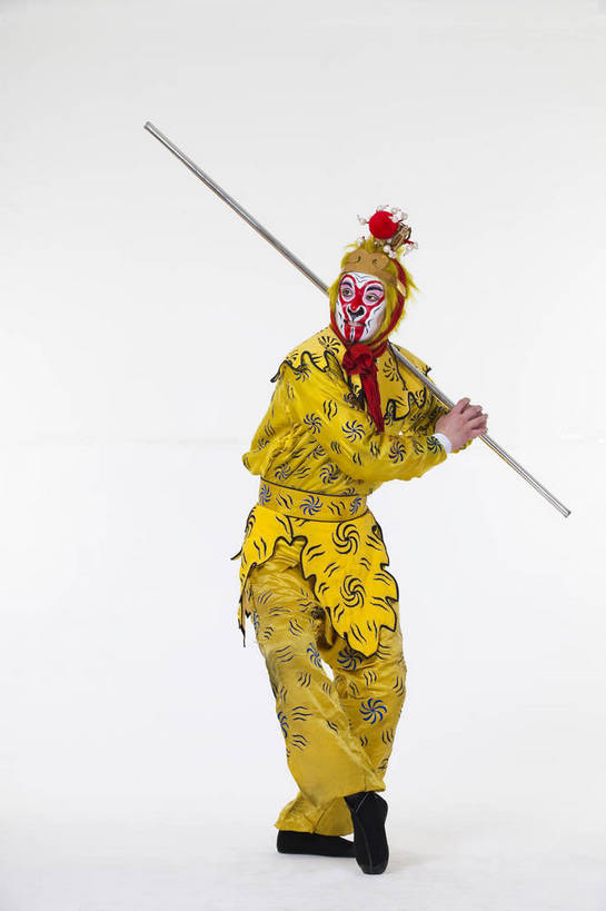 中年人,一个人,演员,竖图,彩色,白色背景,正面,化妆,北京,中国,亚洲,仅一个人,表演,艺术,造型,鲜艳,头饰,图片,注视,文化,脸谱,观察,看,表情,竖,姿势,摄影,服饰,观看,动作,察看,关注,中国文化,金箍棒,戏剧,民族服饰,演出服,京剧,东亚,国粹,美猴王,男人,中国人,全身,影棚拍摄,化装,中国戏曲,武生,传统文化,舞台妆,bj174