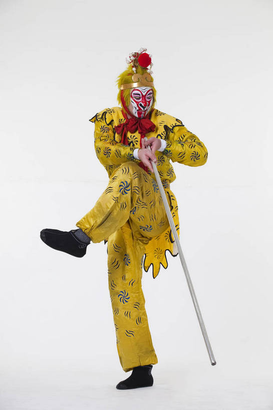 中年人,一个人,演员,竖图,彩色,白色背景,正面,化妆,北京,中国,亚洲,仅一个人,表演,艺术,造型,鲜艳,头饰,图片,注视,文化,脸谱,观察,看,表情,竖,姿势,摄影,服饰,观看,动作,察看,关注,中国文化,金箍棒,戏剧,民族服饰,演出服,京剧,东亚,国粹,美猴王,男人,中国人,全身,影棚拍摄,化装,中国戏曲,武生,传统文化,舞台妆,bj174