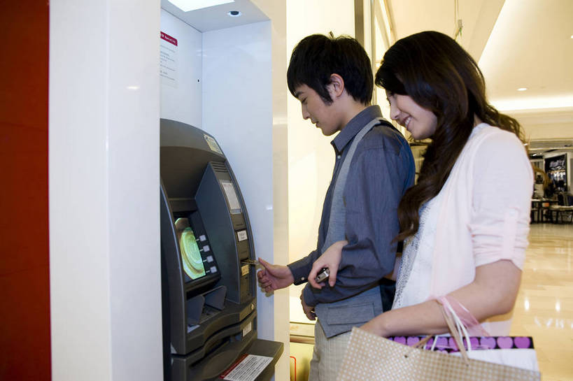 东方人,两个人,商店,站,横图,彩色,室内,白天,侧面,高跟鞋,爱情,时尚,快乐,纯洁,消费,取款机,商场,北京,中国,亚洲,商品,图片,购物袋,首都,休闲装,顾客,衣服,休闲,活力,可爱,乐趣,亲密,童年,童趣,金融,摄影,生活方式,经济,等待,盘发,优美,取款,流通,贸易,童真,atm机,东亚,烂漫,无邪,自动柜员机,中华人民共和国,北京市,京,北平,华北地区,朝阳区,天真,自动取款机,男人,男性,年轻男性,年轻女性,女人,女性,亚洲人,中国人,年轻人,情侣,休闲活动,半身,购物中心,北京CBD,北京商务中心区,世贸天阶,中国北京大北窑,商业活动,bj174