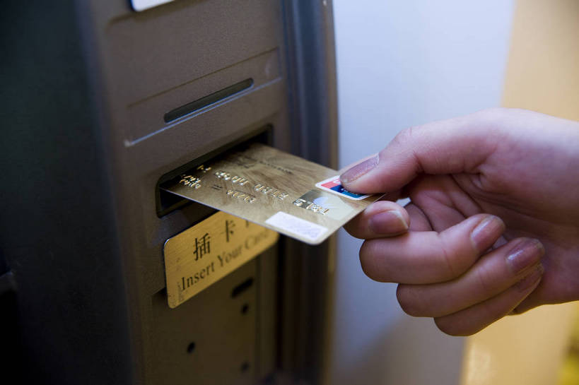 东方人,手,一个人,商店,站,横图,彩色,室内,特写,白天,侧面,时尚,快乐,纯洁,消费,取款机,商场,北京,中国,亚洲,仅一个女性,仅一个人,局部,图片,首都,顾客,休闲,活力,可爱,乐趣,童年,童趣,摄影,生活方式,等待,优美,取款,童真,atm机,东亚,烂漫,无邪,自动柜员机,中华人民共和国,北京市,京,北平,华北地区,朝阳区,天真,自动取款机,年轻女性,女人,女性,亚洲人,中国人,年轻人,休闲活动,购物中心,北京CBD,北京商务中心区,世贸天阶,中国北京大北窑,商业活动,bj174