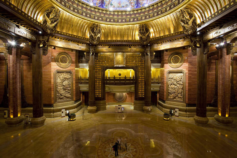 寺庙,宫殿,横图,彩色,室内,白天,旅游,度假,名胜古迹,标志建筑,地标,建筑,中国,亚洲,游客,游人,遗迹,图片,屋顶,景观,建筑群,灯光,古典,豪华,古迹,文物,娱乐,建设,梵宫,古建筑,江苏,无锡,祥符寺,壁画,享受,休闲,灵山,旅游胜地,放松,摄影,宗教,神圣,中国文化,金碧辉煌,古文明,东亚,中华人民共和国,庄严,旅行,传统文化,bj174