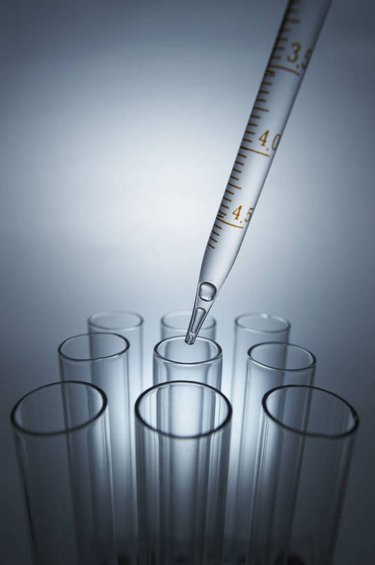 无人,竖图,彩色,白色背景,技术,静物,玻璃,许多,研究,透明,科学,化学,滴管,工具,试管,试剂,液体,实验室,很多,玻璃制品,科研,精确,严谨,工作台,秩序,bj174