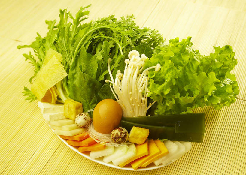 拼盘,无人,横图,室内,菠菜,蔬菜,静物,餐具,切片,新鲜,金针菇,生菜,食品,美食,饮食,食物,绿色,有机食品,绿色食品,清新,水灵,健康食品,生鲜,茼蒿,影棚拍摄,bj174