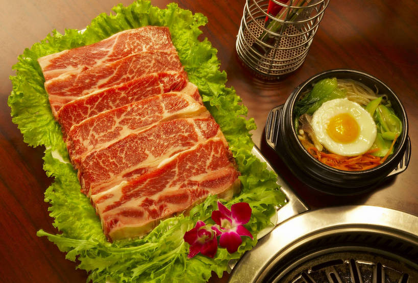 无人,横图,烧烤,蔬菜,静物,餐具,新鲜,调料,肉,牛肉,美味,食品,烤架,烤肉,营养,蘸料,培根,美食,饮食,食物,特产,摄影,有机食品,绿色食品,影棚,摄影棚,石锅拌饭,影棚拍摄,拍摄,里脊,bj174