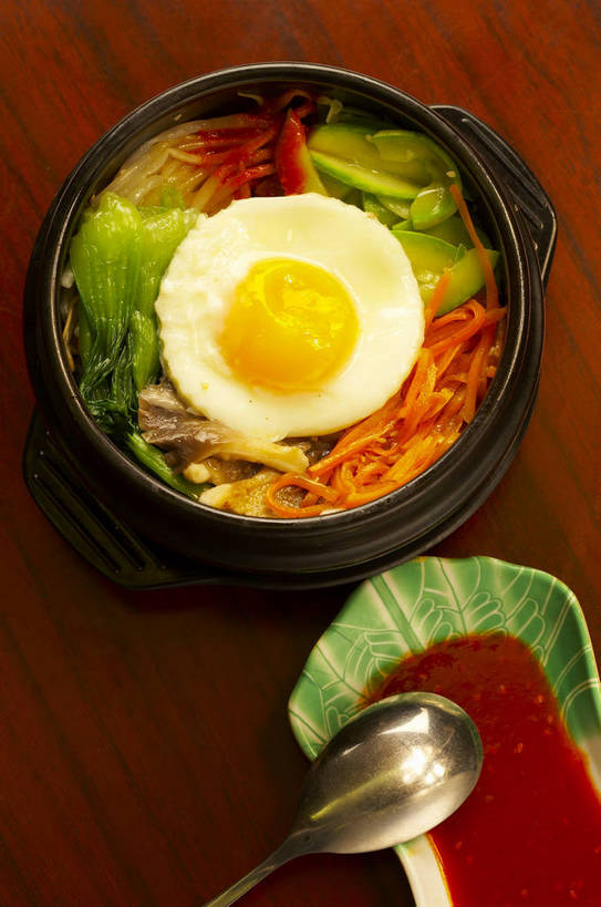 无人,竖图,烹饪,静物,餐具,调料,佐料,料理,美味,食品,韩式,营养,蘸料,菜肴,美食,饮食,食物,特产,摄影,佳肴,影棚,摄影棚,石锅拌饭,韩国料理,韩国菜,韩式料理,影棚拍摄,拍摄,bj174