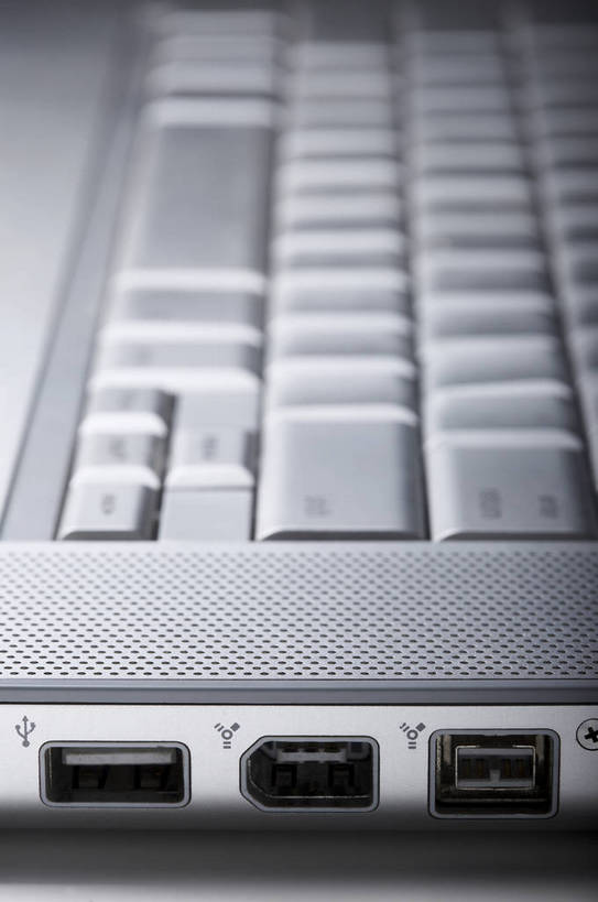 无人,竖图,室内,特写,棚拍,侧面,电脑,笔记本电脑,键盘,技术,科技,静物,局部,USB,网络,插头,文字,银色,信息技术,通讯设备,摄影,影棚,拔,个人电脑,无线,象征,物体,摄影棚,微机,通信设备,无线网络,冷色调,无线上网,便携式电脑,按键,电脑键盘,手提电脑,影棚拍摄,拍摄,bj174