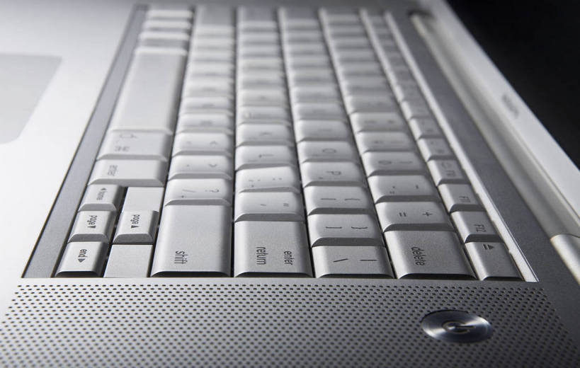 无人,横图,室内,特写,棚拍,侧面,电脑,笔记本电脑,键盘,技术,科技,静物,局部,网络,文字,银色,信息技术,通讯设备,摄影,影棚,拔,电源,个人电脑,无线,象征,物体,摄影棚,微机,通信设备,无线网络,冷色调,无线上网,便携式电脑,按键,电脑键盘,手提电脑,影棚拍摄,拍摄,bj174