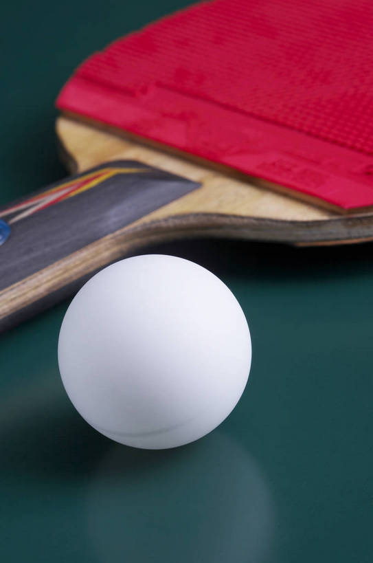 无人,竖图,彩色,棚拍,比赛,运动,竞争,静物,组合,材质,墨绿色,球拍,球类运动,生活,质地,娱乐,黄色,红色,白色,黑色,休闲,健康,积极,激情,爱好,激烈,荣誉,周末,乐观,乒乓球,台面,玩耍,休假,奥运会,运动器材,bj174