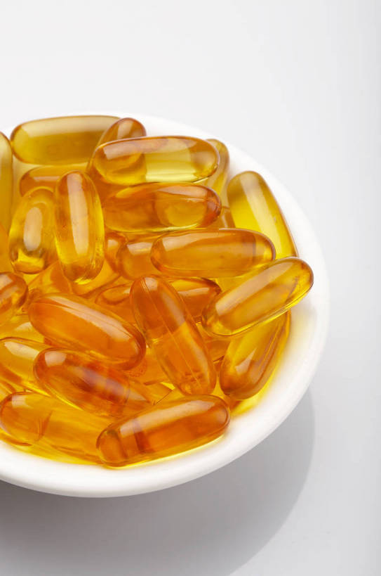 无人,竖图,特写,棚拍,静物,药,半透明,医学,药丸,补品,胶囊,药片,黄色,盘子,药品,吃药,多个,健康,生病,清晰,治疗,药物,医疗,疾病,维生素,舒缓,剂量,bj174