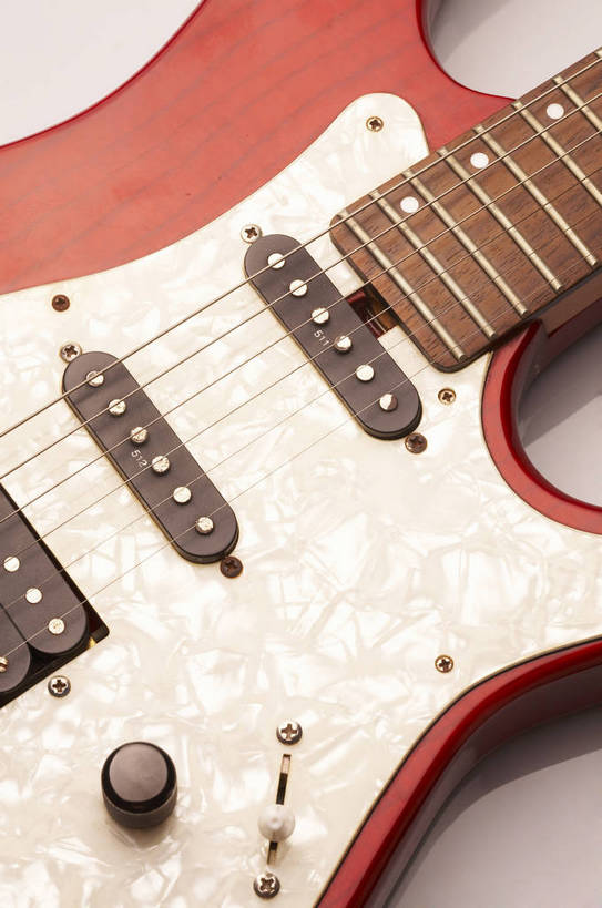 无人,竖图,棚拍,静物,表演,艺术,贝斯,低音吉他,电吉他,吉他,乐器,弦,弦乐器,音乐,演奏,娱乐,红色,节奏,韵律,弹拨弦鸣乐器,爱好,创作,电贝斯,弹拨弦乐器,电吉它,bj174