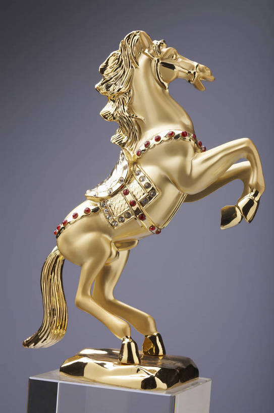 无人,竖图,棚拍,摆设,马,静物,艺术,装饰,金属,东方,工艺品,骏马,概念,金色,精致,昂贵,珍贵,飞奔,象征,精美,红宝石,生动,bj174