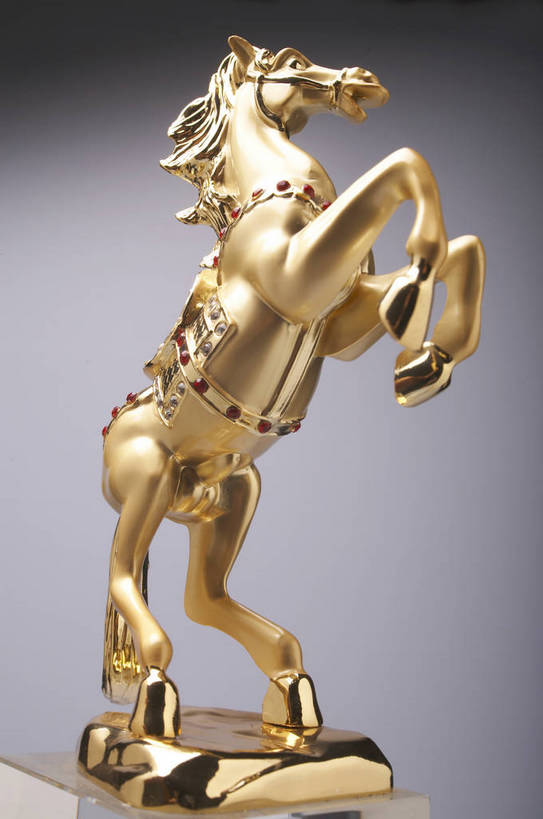 无人,竖图,棚拍,摆设,马,静物,艺术,装饰,金属,东方,工艺品,骏马,概念,金色,精致,昂贵,珍贵,飞奔,象征,精美,红宝石,生动,bj174