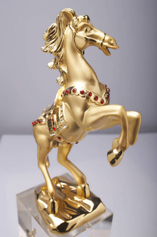 无人,竖图,棚拍,摆设,马,静物,艺术,装饰,金属,东方,工艺品,骏马,概念,金色,精致,昂贵,珍贵,飞奔,象征,精美,红宝石,生动,bj174