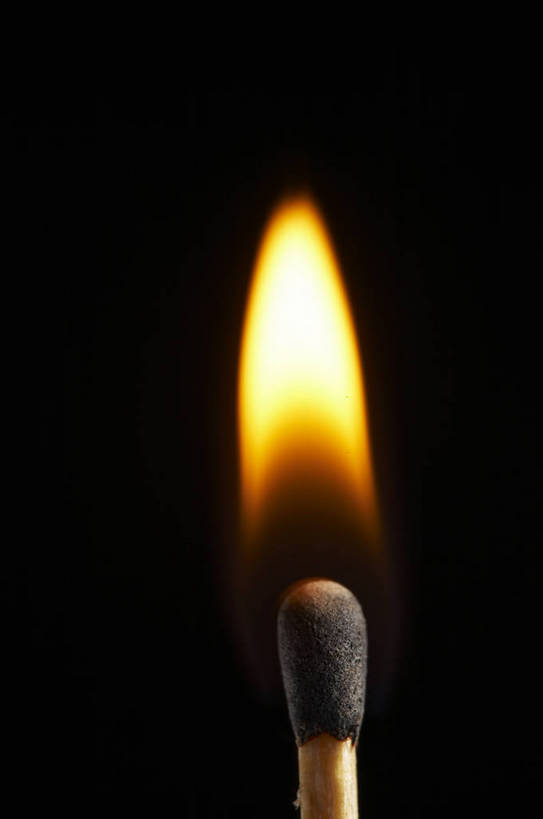 无人,竖图,室内,特写,白色背景,静物,火,环保,木质,火柴,燃烧,物品,一个,红色,点燃,能源,生态,回收,火光,资源,火柴头,主题,能量,利用,低碳,循环,持续,影棚拍摄,bj174