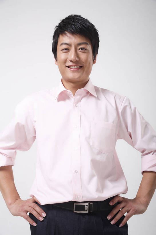 东方人,商务人士,微笑,竖图,彩色,室内,特写,白色背景,正面,衬衫,西装,商务,安全,成功,职员,亚洲,中年,伸展,套装,正装,平静,人像,工作,领带,年轻,生活,注视,黄种人,现代,东方,一个,白色,职业,健康,成年,成人,成熟,色彩,压力,友好,专注,舒展,金融,影棚,生活方式,经济,宁静,姿态,关注,气质,目标,和平,安详,凝望,贸易,形象,太平,安适,安好,宁靖,男人,男性,亚洲人,中国人,年轻人,白领,商人,上班族,半身,衬衣,商业,白领阶层,办公室职员,升职,行为,bj174