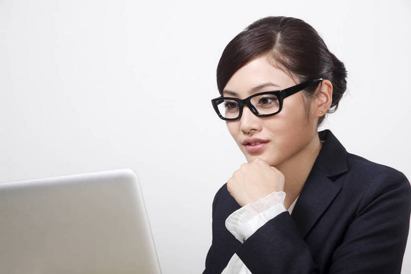 东方人,商务人士,秘书,商务女性,办公室,坐,微笑,横图,彩色,室内,白色背景,正面,衬衫,西装,商务,安全,成功,职员,电脑,笔记本电脑,键盘,技术,科技,桌子,手机,亚洲,中年,上班,伸展,套装,正装,平静,工作,粘性,网络,办公桌,办公用品,便利贴,便签,领带,教育,年轻,生活,信息技术,注视,黄种人,漂亮,通讯设备,现代,书桌,东方,文具,一个,白色,笔记本,观察,看,职业,休闲,健康,成年,成人,成熟,靓丽,色彩,压力,友好,专注,舒展,影棚,生活方式,观看,宁静,喜悦,办公设备,文具用品,记事,察看,无线,姿态,愉悦,关注,气质,肖像,通信设备,目标,商务装,无线网络,和平,安详,无线上网,便携式电脑,工薪阶层,端庄,快捷,文化工具,方便,精明,N次贴,便条贴,告诉贴,即时贴,形象,太平,安适,安好,宁靖,直视,上网,便贴纸,电脑键盘,手提电脑,年轻女性,女人,女性,亚洲人,中国人,年轻人,白领,商人,上班族,沟通,衬衣,办公,文书,白领阶层,办公室职员,升职,行为,bj174