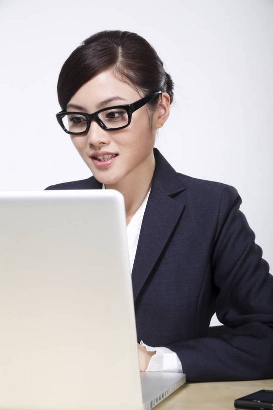 东方人,商务人士,秘书,商务女性,办公室,坐,微笑,竖图,彩色,室内,白色背景,正面,衬衫,西装,商务,安全,成功,职员,电脑,笔记本电脑,键盘,技术,科技,桌子,手机,亚洲,中年,上班,伸展,套装,正装,平静,工作,粘性,网络,办公桌,办公用品,便利贴,便签,领带,教育,年轻,生活,信息技术,注视,黄种人,漂亮,通讯设备,现代,书桌,东方,文具,一个,白色,笔记本,观察,看,职业,休闲,健康,成年,成人,成熟,靓丽,色彩,压力,友好,专注,舒展,影棚,生活方式,观看,宁静,喜悦,办公设备,文具用品,记事,察看,无线,姿态,愉悦,关注,气质,肖像,通信设备,目标,商务装,无线网络,和平,安详,无线上网,便携式电脑,工薪阶层,端庄,快捷,文化工具,方便,精明,N次贴,便条贴,告诉贴,即时贴,形象,太平,安适,安好,宁靖,直视,上网,便贴纸,电脑键盘,手提电脑,年轻女性,女人,女性,亚洲人,中国人,年轻人,白领,商人,上班族,沟通,衬衣,办公,文书,白领阶层,办公室职员,升职,行为,bj174