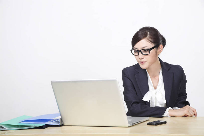 东方人,商务人士,秘书,商务女性,办公室,坐,微笑,横图,彩色,室内,白色背景,正面,衬衫,西装,商务,安全,成功,职员,电脑,笔记本电脑,键盘,技术,科技,桌子,手机,亚洲,中年,上班,伸展,套装,正装,平静,工作,粘性,网络,办公桌,办公用品,便利贴,便签,领带,教育,年轻,生活,信息技术,注视,黄种人,漂亮,通讯设备,现代,书桌,东方,文具,一个,白色,笔记本,观察,看,职业,休闲,健康,成年,成人,成熟,靓丽,色彩,压力,友好,专注,舒展,影棚,生活方式,观看,宁静,喜悦,办公设备,文具用品,记事,察看,无线,姿态,愉悦,关注,气质,肖像,通信设备,目标,商务装,无线网络,和平,安详,无线上网,便携式电脑,工薪阶层,端庄,快捷,文化工具,方便,精明,N次贴,便条贴,告诉贴,即时贴,形象,太平,安适,安好,宁靖,直视,上网,便贴纸,电脑键盘,手提电脑,年轻女性,女人,女性,亚洲人,中国人,年轻人,白领,商人,上班族,沟通,衬衣,办公,文书,白领阶层,办公室职员,升职,行为,bj174