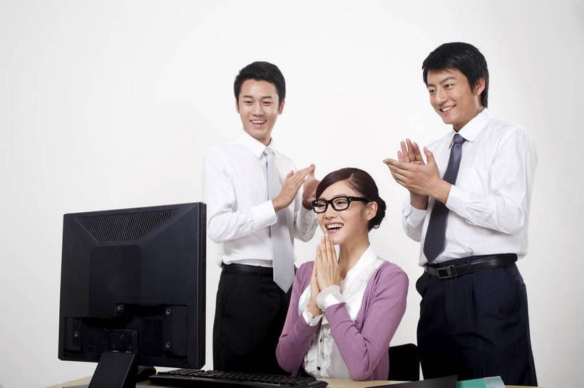 东方人,中年人,三个人,伙伴,朋友,商务人士,商务男性,商务女性,办公室,微笑,横图,彩色,室内,白天,正面,衬衫,制服,商务,讨论,友谊,成功,胜利,合作,团队,计划,竞争,职员,电脑,中国,亚洲,击掌,学习,套装,正装,欢呼,研究,会议,办公用品,领带,年轻,注视,职业装,黄种人,东方,三个,站着,行业,职业,精神,美女,战略,金融,职场,经济,仔细,喜悦,环境,行政,业务,公司,近景,商务装,贸易,管理人员,工薪阶层,联合,合谋,细心,细致,管理,交流,配合,认真,协作,男人,男性,女人,女性,亚洲人,中国人,年轻人,白领,商人,上班族,员工,沟通,坐着,衬衣,西服,办公,商业,白领阶层,办公室职员,bj174