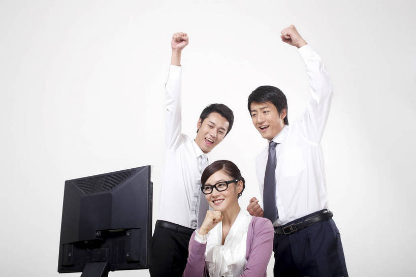 东方人,中年人,三个人,伙伴,朋友,商务人士,商务男性,商务女性,办公室,微笑,横图,彩色,室内,白天,正面,衬衫,制服,商务,讨论,友谊,成功,胜利,合作,团队,计划,竞争,职员,电脑,中国,亚洲,击掌,学习,套装,正装,欢呼,研究,会议,办公用品,领带,年轻,注视,职业装,黄种人,东方,三个,站着,行业,职业,精神,美女,战略,金融,职场,经济,仔细,喜悦,环境,行政,业务,公司,近景,商务装,贸易,管理人员,工薪阶层,联合,合谋,细心,细致,管理,交流,配合,认真,协作,男人,男性,女人,女性,亚洲人,中国人,年轻人,白领,商人,上班族,员工,沟通,坐着,衬衣,西服,办公,商业,白领阶层,办公室职员,bj174