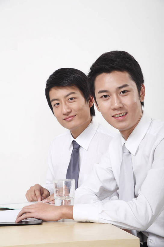 东方人,商务人士,秘书,办公室,坐,微笑,竖图,彩色,室内,白色背景,正面,衬衫,西装,商务,讨论,安全,成功,职员,电脑,键盘,科技,桌子,亚洲,中年,上班,伸展,套装,正装,平静,人像,工作,办公桌,领带,教育,年轻,生活,信息技术,注视,职业装,黄种人,现代,东方,两个,白色,观察,看,职业,健康,成年,成人,成熟,色彩,压力,友好,专注,舒展,金融,影棚,生活方式,经济,观看,宁静,喜悦,察看,姿态,象征,愉悦,庄重,关注,气质,肖像,目标,身份,和平,安详,台式机,贸易,正式,地位,精明,形象,太平,安适,安好,宁靖,直视,上网,计算机,男人,男性,年轻男性,亚洲人,中国人,年轻人,白领,商人,上班族,沟通,说话,站立,坐着,衬衣,办公,商业,文书,白领阶层,办公室职员,升职,行为,bj174