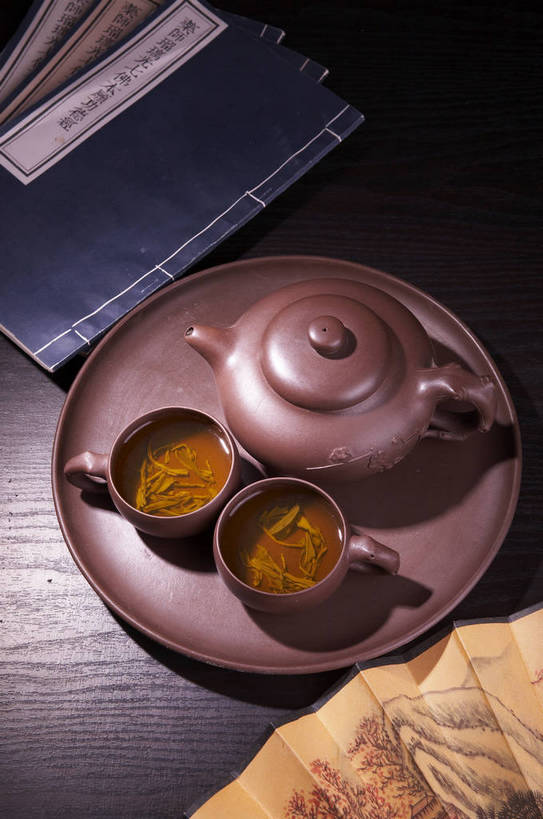 无人,摄影师,竖图,棚拍,静物,书籍,红色背景,折扇,文化,古色古香,特色,书本,中国结,摄影,紫砂壶,影棚,精致,古书,文明,摄影棚,摄像师,雅致,茶杯,书,图书,影棚拍摄,拍摄,文献,古籍,线装,线装书,bj174