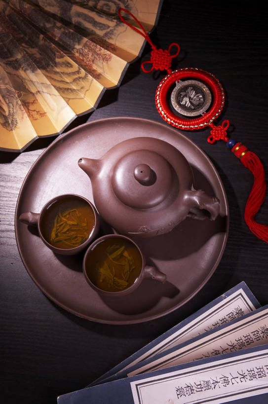 无人,摄影师,竖图,棚拍,静物,书籍,红色背景,折扇,文化,古色古香,特色,书本,中国结,摄影,紫砂壶,影棚,精致,古书,文明,摄影棚,摄像师,雅致,茶杯,书,图书,影棚拍摄,拍摄,文献,古籍,线装,线装书,bj174