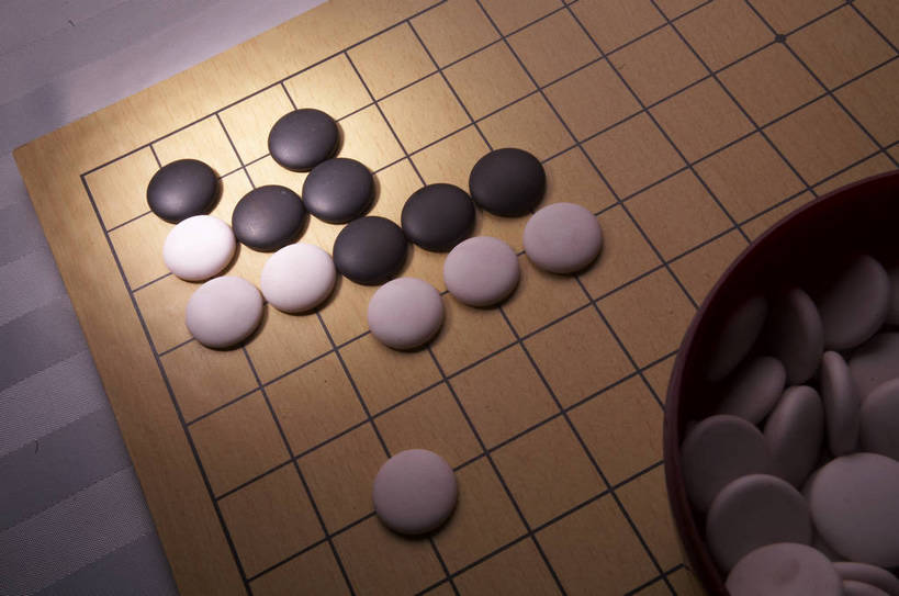 摄影师,横图,俯视,室内,白天,静物,中国,古老,民俗,图片,灯光,历史,文化,传统,东方,民族,棋子,棋盘,安静,下棋,摄影,围棋,摄像师,幽静,高角度拍摄,bj174