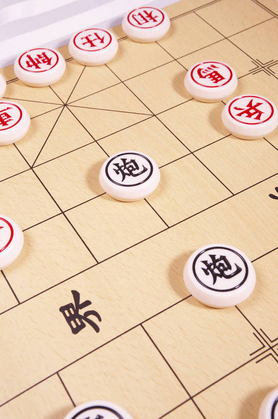 摄影师,竖图,俯视,室内,白天,静物,中国,古老,民俗,图片,灯光,历史,文化,传统,东方,民族,象棋,棋子,棋盘,安静,下棋,摄影,摄像师,幽静,高角度拍摄,bj174