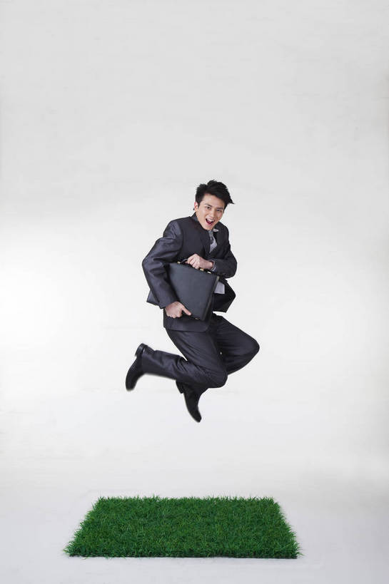 东方人,一个人,商务人士,办公室,站,微笑,竖图,彩色,室内,白天,白色背景,正面,西装,商务,时尚,快乐,纯洁,成功,信心,草地,草坪,北京,中国,亚洲,仅一个人,套装,正装,造型,工作,公文包,图片,领带,职业装,现代,职业,表情,活力,可爱,夸张,童年,童趣,自信,姿势,摄影,生活方式,文件包,场所,商务中心,童真,烂漫,无邪,天真,男人,男性,年轻男性,亚洲人,中国人,年轻人,白领,跳跃,全身,影棚拍摄,办公,bj174