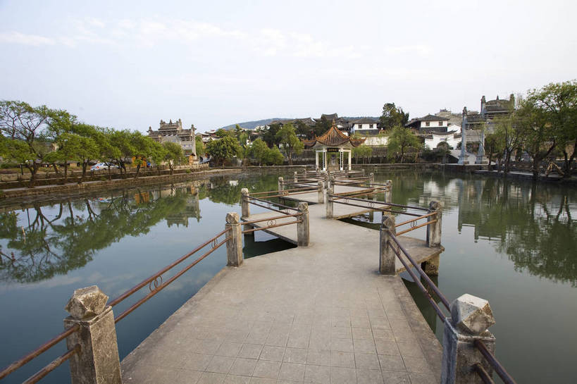 无人,横图,彩色,室外,白天,旅游,度假,名胜古迹,标志建筑,城市,地标,建筑,腾冲,中国,亚洲,遗迹,民俗,图片,建筑群,古典,古迹,历史,文物,娱乐,建设,古建筑,云南,民居,古镇,古代,地标建筑,凉亭,享受,休闲,旅游胜地,放松,摄影,都市风光,文明,中国文化,古文明,东亚,云南省,中华人民共和国,西南地区,滇,保山,保山市,古远,河,旅行,旧居,传统文化,浮桥,和顺古镇,腾冲县,bj174