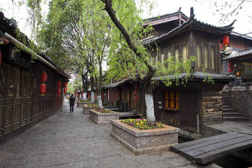 横图,彩色,室外,白天,旅游,度假,美景,名胜古迹,标志建筑,城市,道路,地标,建筑,街道,路,公路,丽江,中国,游人,遗迹,民俗,花坛,图片,景观,建筑群,交通,古典,古迹,历史,文物,娱乐,建设,古建筑,红灯笼,云南,民居,古镇,古代,地标建筑,享受,休闲,旅游胜地,景色,放松,摄影,都市风光,文明,中国文化,古文明,古远,河,马路,旅行,旧居,传统文化,bj174