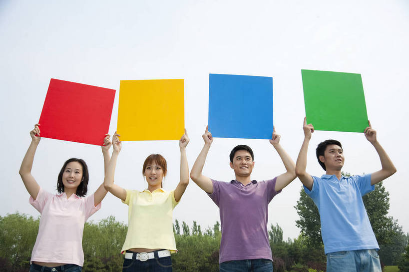 东方人,成年人,伙伴,公园,微笑,横图,彩色,室外,白天,正面,度假,时尚,快乐,友谊,幸福,纯洁,合作,团队,草地,草坪,树林,一排,图片,许多人,休闲装,排列,自然,彩纸,站着,一群人,郊游,休闲,健康,放松,活力,可爱,乐趣,童年,童趣,自信,摄影,生活方式,轻松,同伴,卡纸,户外活动,童真,烂漫,无邪,天真,友情,男人,男性,年轻男性,年轻女性,女人,女性,亚洲人,中国人,年轻人,休闲活动,举着,半身,bj174