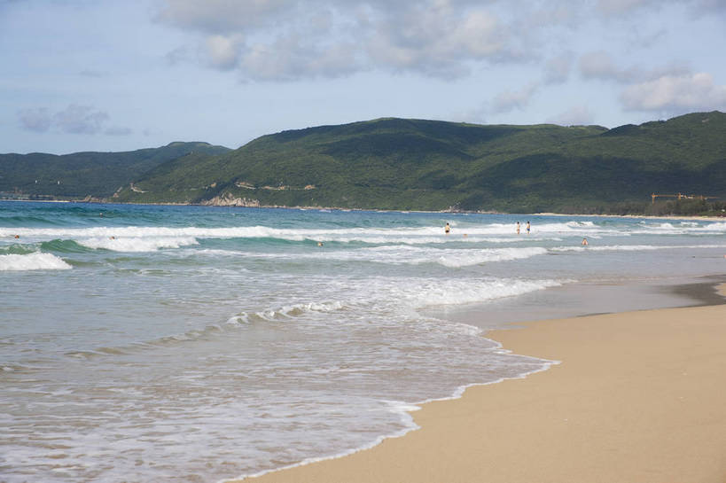 横图,彩色,室外,白天,旅游,沙滩,山,三亚,图片,海南,天空,自然,海水,旅游胜地,摄影,潮水,海,海滩,旅行,亚龙湾,bj174