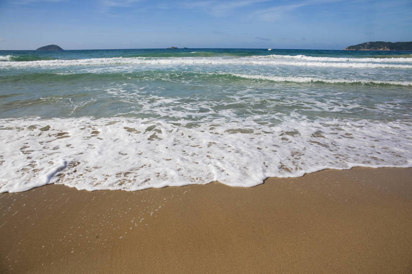 横图,彩色,室外,白天,旅游,沙滩,山,三亚,图片,海南,天空,自然,海水,旅游胜地,摄影,潮水,海,海滩,旅行,亚龙湾,bj174