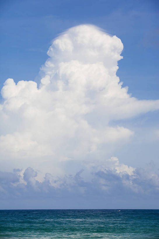 竖图,彩色,室外,白天,旅游,三亚,图片,海南,天空,自然,海水,旅游胜地,摄影,潮水,海,海滩,旅行,亚龙湾,bj174