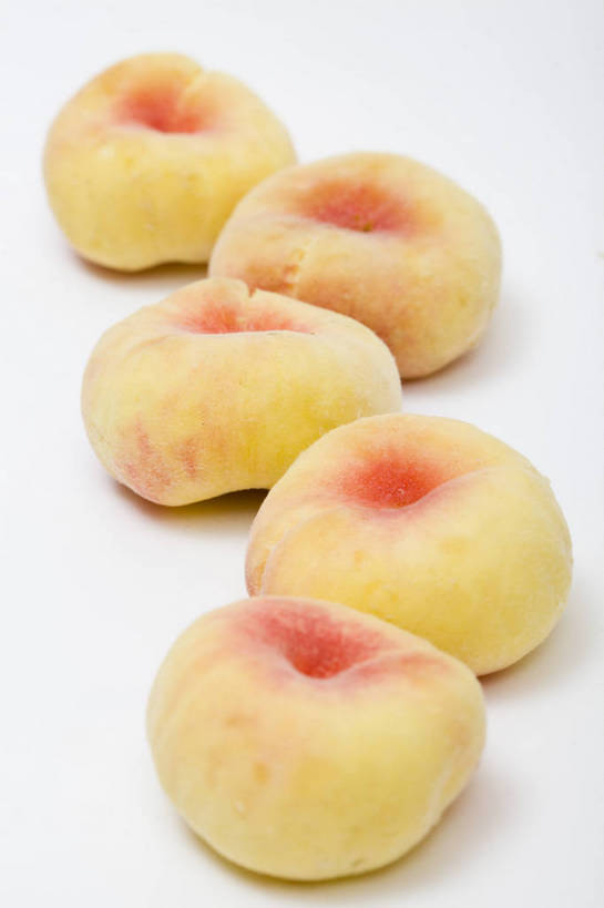 竖图,彩色,室内,特写,白天,静物,水果,图片,食品,食物,排列,黄色,多个,桃,摄影,蟠桃,影棚拍摄,bj174