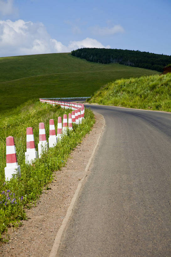 无人,竖图,彩色,室外,白天,草地,草原,田园,道路,中国,亚洲,图片,天空,自然,蒙,摄影,风光,空旷,原野,东亚,内蒙古,中华人民共和国,华北地区,内蒙古自治区,阿尔山,bj174