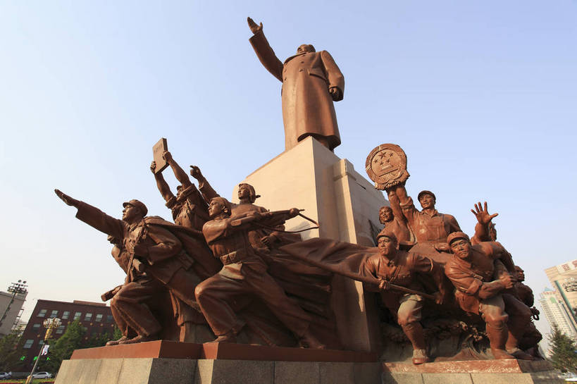 无人,人群,农民,横图,彩色,室外,特写,白天,旅游,度假,名胜古迹,标志建筑,地标,建筑,雕塑,中国,亚洲,士兵,遗迹,毛泽东,雕像,图片,古迹,文物,娱乐,建设,古建筑,工人,享受,休闲,旅游胜地,放松,摄影,军人,中国文化,古文明,东亚,辽宁,辽宁省,中山广场,沈阳,中华人民共和国,省会,沈阳市,辽,东北地区,员工,佃农,农场主,农夫,农工,乡下人,小农,庄稼人,匠人,劳动者,体力工,传统文化,东北,中国东北地区,东北三省,东三省,bj174