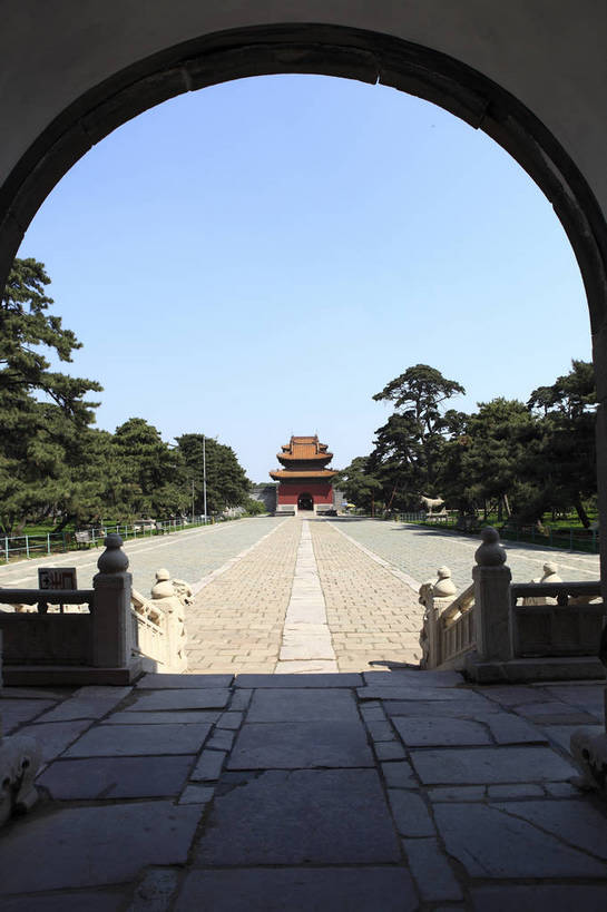 无人,广场,竖图,彩色,室外,白天,旅游,度假,名胜古迹,标志建筑,地标,建筑,中国,入口,遗迹,图片,大门,古迹,文物,娱乐,建设,古建筑,历史建筑,享受,休闲,旅游胜地,放松,摄影,古代建筑,中国文化,古文明,辽宁,沈阳,门楼,清昭陵,传统文化,皇陵,bj174