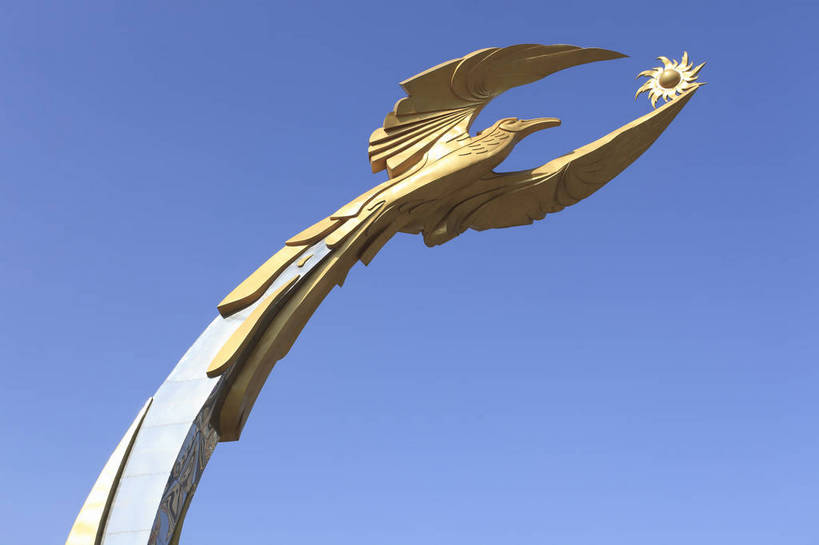 无人,火车站,横图,彩色,室外,特写,白天,城市,建筑,雕塑,中国,凤凰,图片,景观,现代建筑,摄影,象征,辽宁,沈阳,bj174