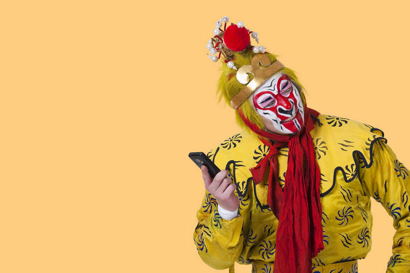 东方人,中年人,一个人,演员,横图,彩色,室内,白天,抠图,背景,正面,化妆,满意,自由,手机,北京,中国,表演,艺术,造型,鲜艳,人物,头饰,图片,浪漫,文化,脸谱,享受,表情,姿势,创意,摄影,服饰,动作,滑稽,中国文化,戏剧,民族服饰,演出服,京剧,国粹,美猴王,男人,男性,中年男性,亚洲人,中国人,半身,影棚拍摄,化装,中国戏曲,武生,传统文化,舞台妆,bj174