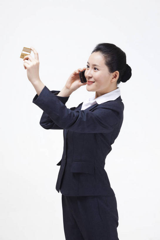 东方人,一个人,商务人士,商务女性,站,打电话,竖图,彩色,室内,白天,侧面,西装,商务,时尚,满意,自由,成功,北京,中国,套装,正装,人物,图片,美丽,生活,现代,职业,活力,可爱,美女,竖,自信,理财,摄影,奋斗,青春,优雅,商务装,工薪阶层,精明,银行卡,年轻女性,女人,女性,亚洲人,中国人,年轻人,白领,上班族,电子商务,半身,影棚拍摄,愉快,bj174