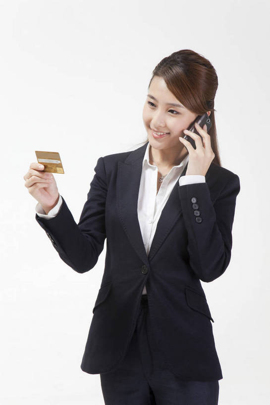 东方人,一个人,商务人士,商务女性,站,打电话,竖图,彩色,室内,白天,正面,西装,商务,时尚,满意,自由,成功,北京,中国,套装,正装,人物,图片,美丽,生活,现代,职业,活力,可爱,美女,竖,自信,理财,摄影,奋斗,青春,优雅,商务装,工薪阶层,精明,银行卡,年轻女性,女人,女性,亚洲人,中国人,年轻人,白领,上班族,电子商务,半身,影棚拍摄,愉快,bj174