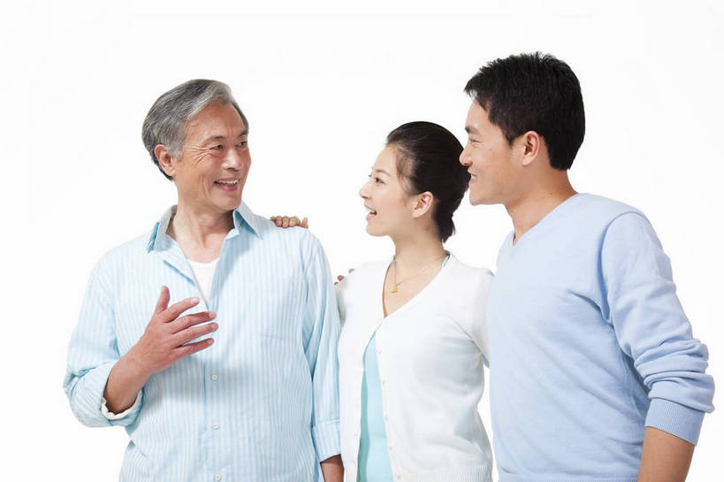 东方人,老年人,家庭,站,微笑,横图,彩色,室内,白天,正面,时尚,满意,自由,幸福,分享,北京,中国,人物,图片,许多人,浪漫,休闲装,老人,一群人,享受,休闲,健康,温馨,活力,可爱,摄影,生活方式,青春,优雅,亲情,合家欢,团圆,乐观,老年男性,男人,男性,年轻男性,年轻女性,女人,女性,亚洲人,中国人,年轻人,情侣,全家福,交谈,半身,影棚拍摄,愉快,bj174