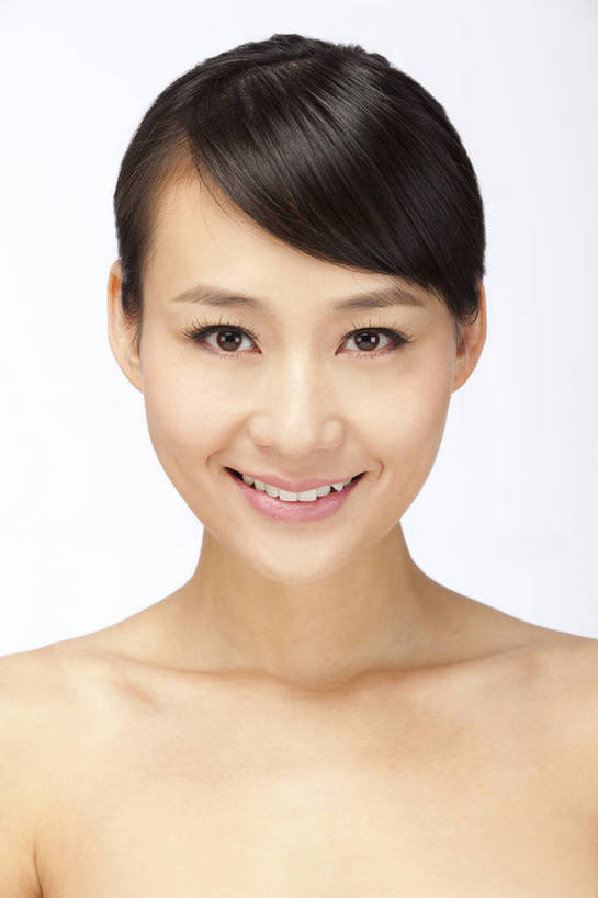 东方人,五官,眼睛,脸颊,头发,一个人,微笑,竖图,彩色,室内,白天,白色背景,正面,美容,性感,北京,中国,护肤,图片,美丽,年轻,漂亮,现代,黑色,清洁,保养,享受,休闲,健康,活力,可爱,美女,摄影,头像,生活方式,青春,皮肤,毛发,年轻女性,女人,女性,亚洲人,中国人,年轻人,影棚拍摄,愉快,bj174