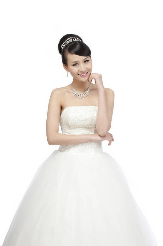 东方人,一个人,新娘,站,笑,竖图,彩色,室内,白天,白色背景,正面,婚纱,裙子,时尚,性感,纯洁,沙发,北京,中国,造型,头饰,图片,结婚,美丽,年轻,生活,漂亮,白色,享受,休闲,成熟,活力,可爱,美女,自信,摄影,生活方式,青春,优雅,华丽,高贵,洁白,纱裙,抹胸裙,年轻女性,女人,女性,亚洲人,中国人,年轻人,半身,影棚拍摄,礼服,愉快,商业,魅力,bj174