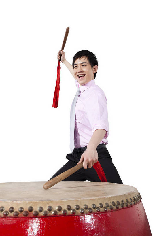 东方人,一个人,演员,笑,鼓掌,竖图,彩色,室内,白天,抠图,白色背景,正面,衬衫,满意,兴奋,北京,中国,春节,新年,亚洲,表演,正装,节日,艺术,造型,图片,鼓,文化,敲鼓,站着,享受,喜庆,姿势,摄影,动作,中国文化,东亚,捶,气势,男人,男性,年轻男性,亚洲人,中国人,年轻人,拍手,半身,影棚拍摄,传统文化,bj174