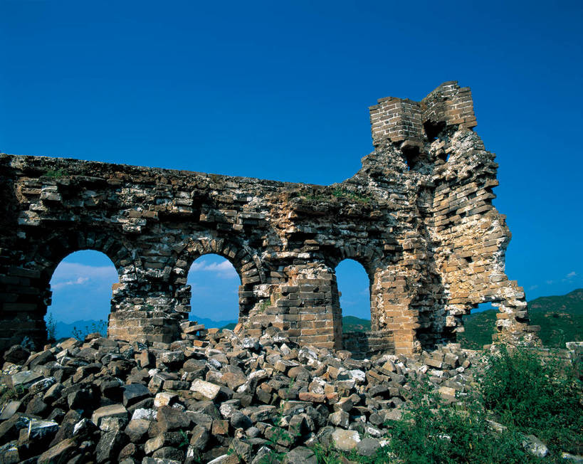 无人,摄影师,横图,彩色,照片,室外,白天,旅游,石头,名胜古迹,山,植物,建筑,中国,古老,壮观,光线,草丛,古迹,历史,文化,文物,遗址,东方,废墟,草,树木,名胜,风景,蓝天,阳光,天,安静,摄影,晴天,雄伟,残破,毁坏,摄像师,旧址,世界文化遗产,幽静,金山岭长城,bj174